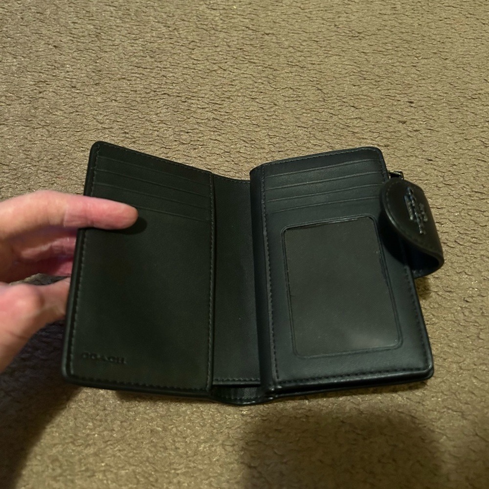 NWOT Coach Medium Corner Zip Wallet In Signature Canvas - Picture 3 of 5